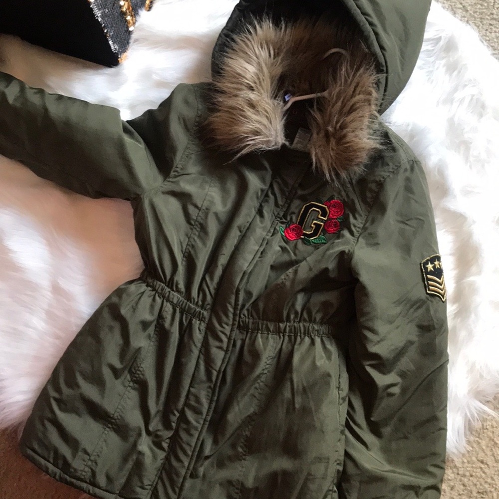 I’m selling clothes and assecories